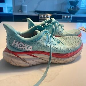 Hoka W Clifton 8 - Size 7.5B